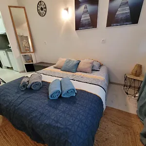 https://studio-centre-marina-baie-des-anges-plage.fr-provencehotel.com